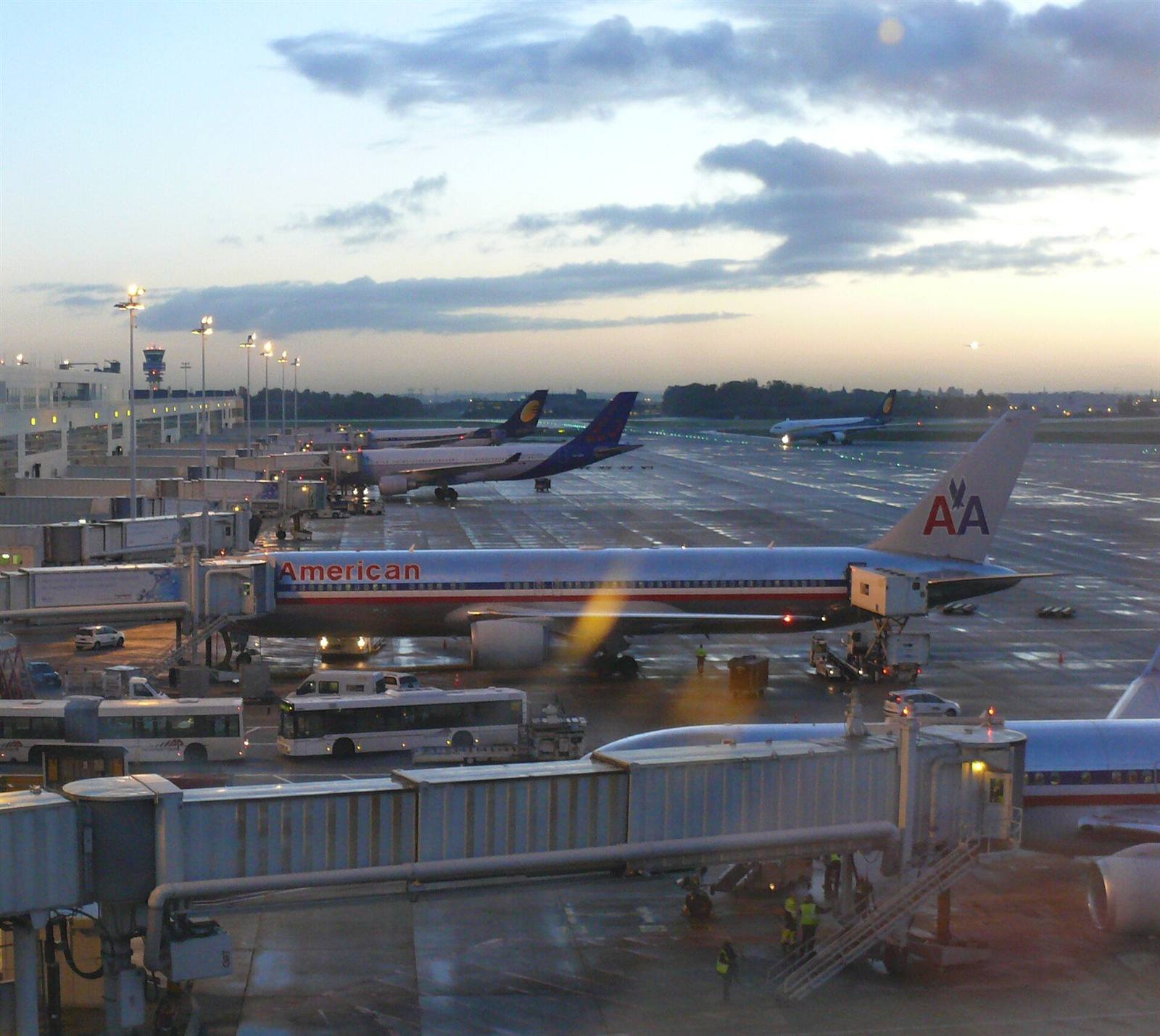 Terminal en vliegtuigen op Brussels Airport